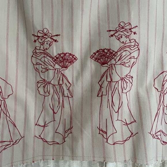 🌸Embroidered Skirt by Tom K Nguyen size 6🌸 - Picture 4 of 6